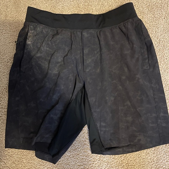 Lululemon reflective athletic shorts - Picture 2 of 3
